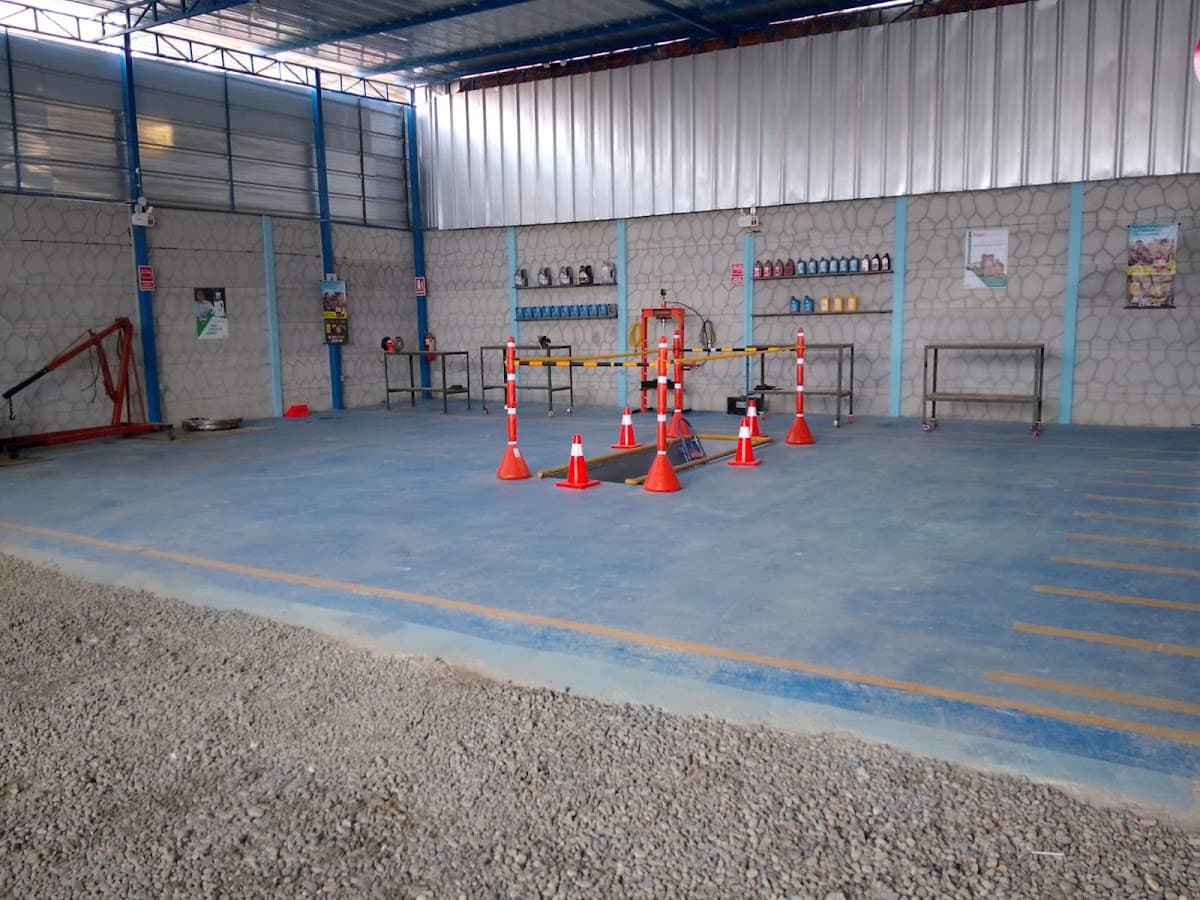 Taller Automotriz / LUBRICENTRO LEAO