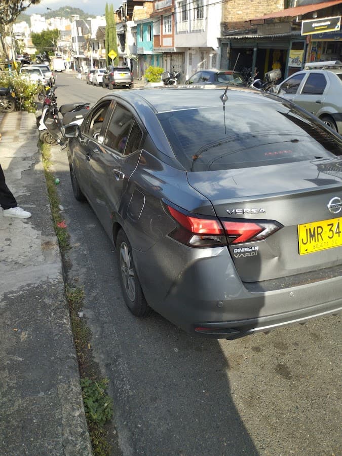Alquiler de vehículos Destinos Rent a Car — foto