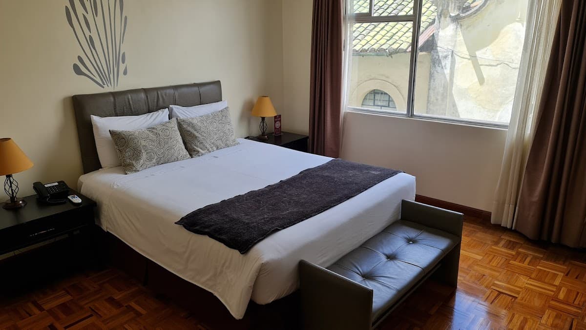 Embassy Quito — foto