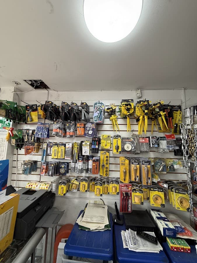 Ferretería las Mercedes: Materiales para la construcción, Manizales — foto