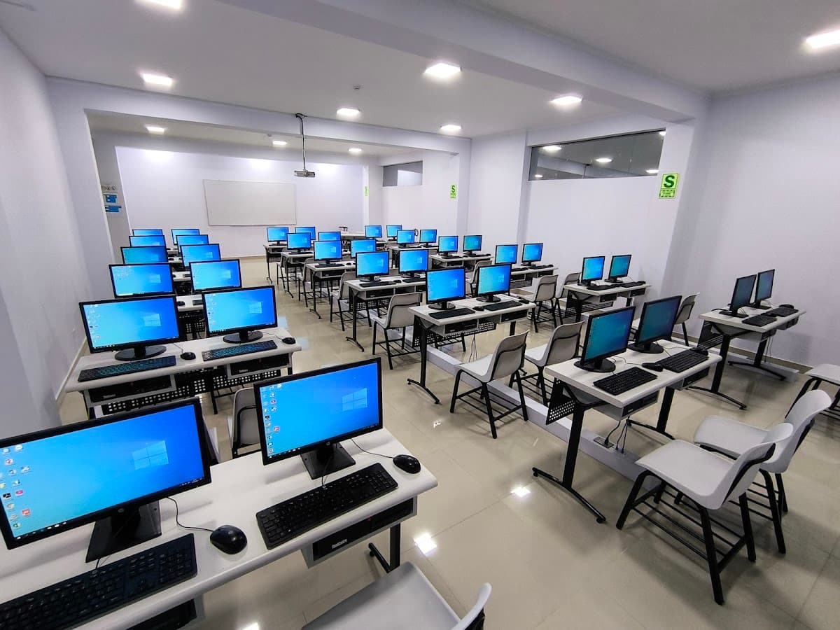 Instituto Superior Tecnologico Fibonacci - Licenciado