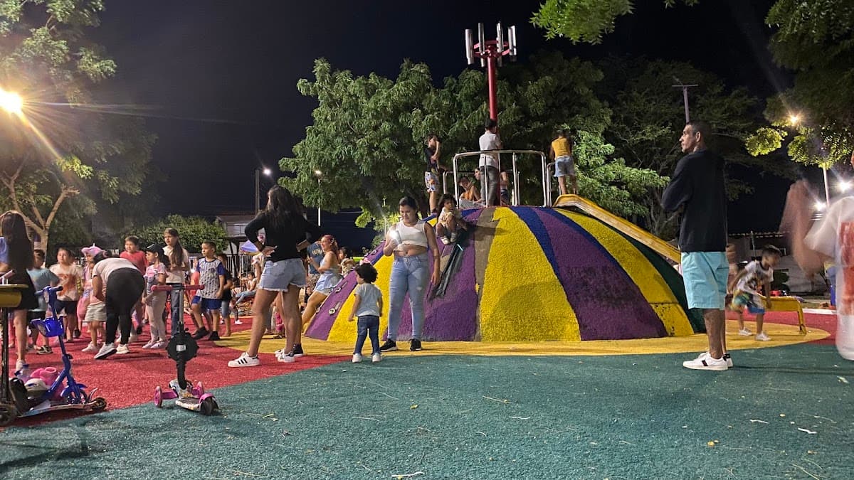 Parque Urbanización Aniversario 1