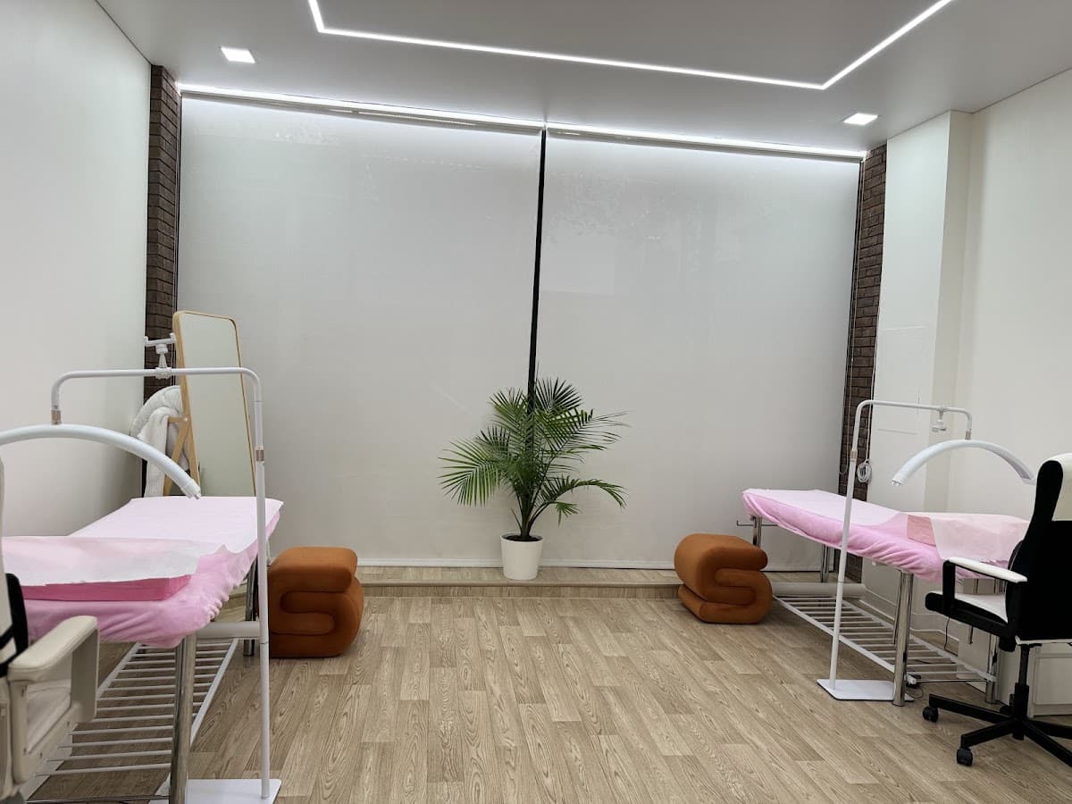 Lash and Brows by I & A — foto