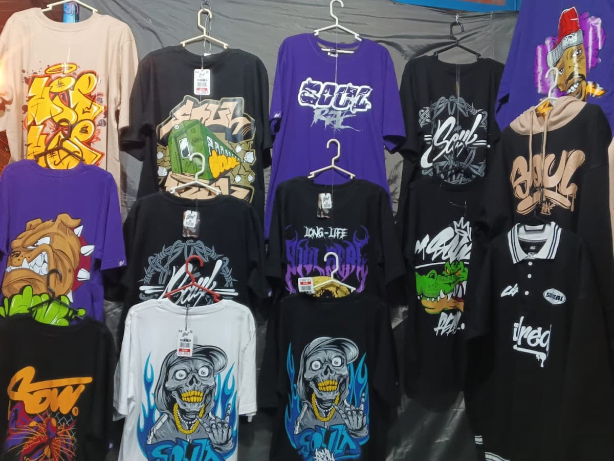 Moda urbana venta de pantalones — foto