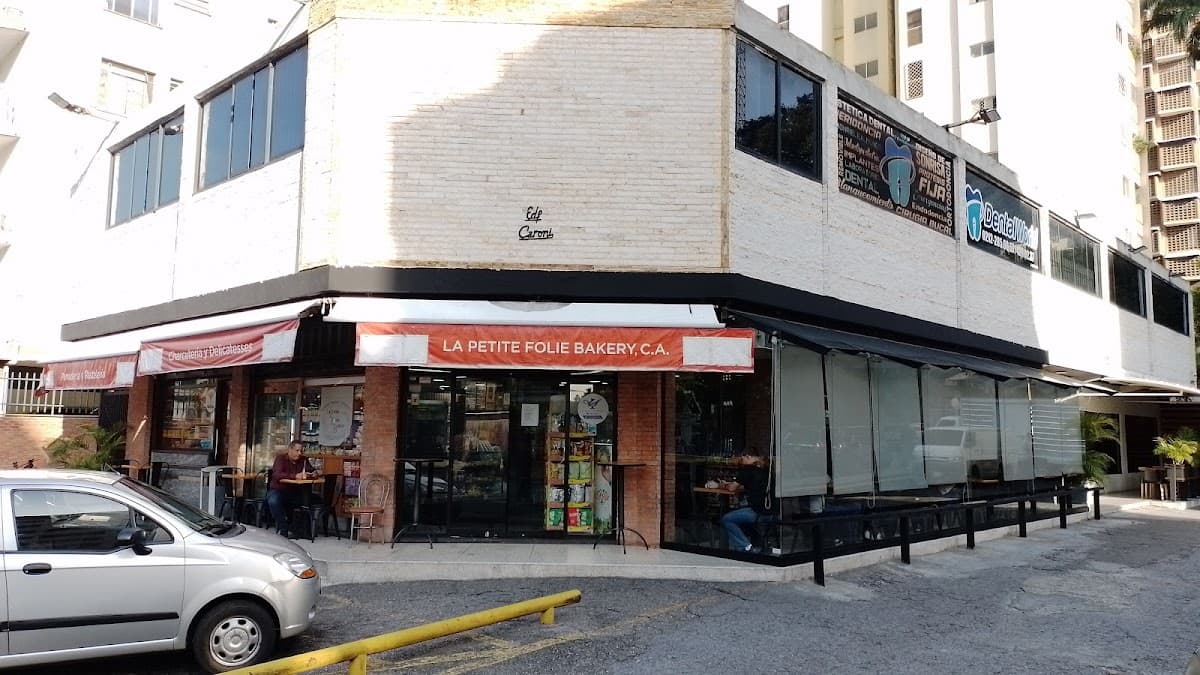 Panaderia Pasteleria La Petite Folie Bakery