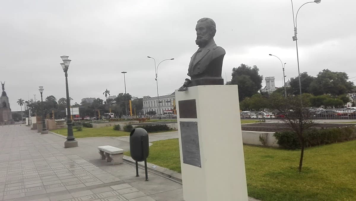 Alameda Paseo de los Héroes Navales — foto