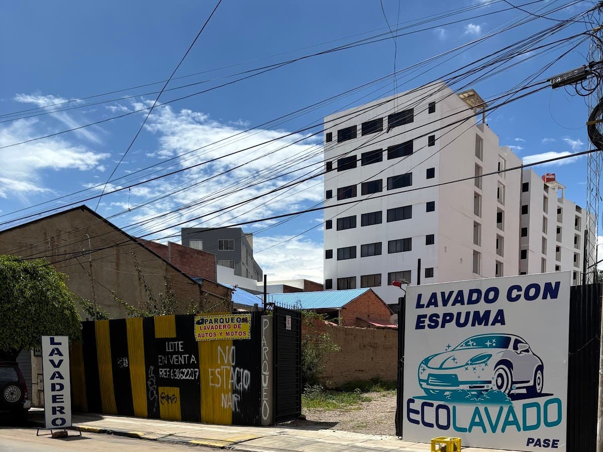 Parqueo y lavado Ávila 2